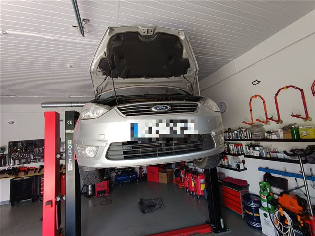 Ford Galaxy – Přistavení vozu na zvedák